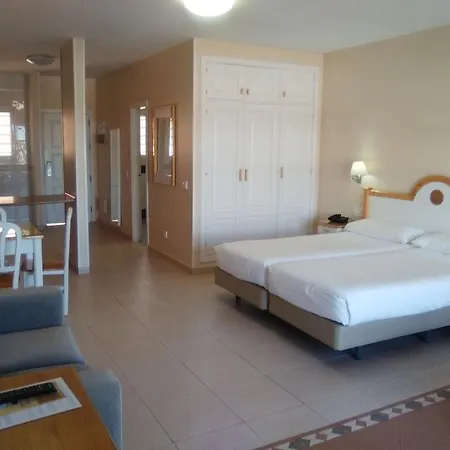 El Duque Aparthotel 4*